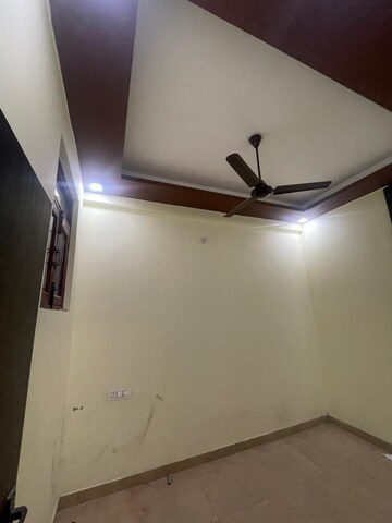Room in 6+ BHK Builder Floor at Landcraft Golf Links, Pandav Nagar – for Rent