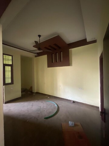 Bedroom in 6+ BHK Builder Floor at Landcraft Golf Links, Pandav Nagar – for Rent