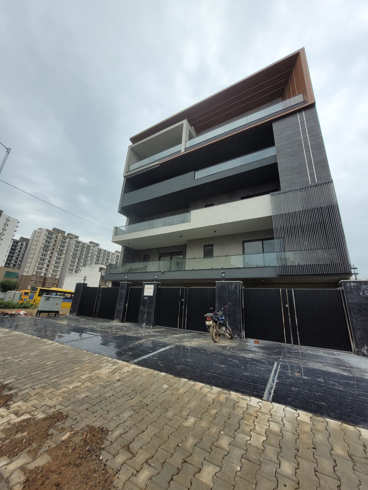 5 BHK + Servant Room Builder Floor For Sale in Sector 85