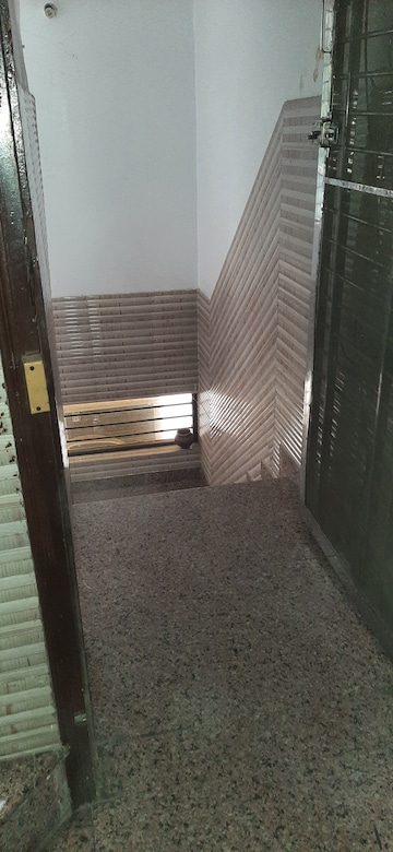 Room in 3 BHK Builder Floor at Land Craft Golf Links Villa, Pandav Nagar – for Sale