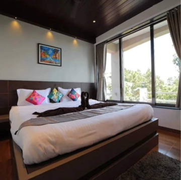 Bedroom in 5 BHK Villa at Andheri West – for Rent