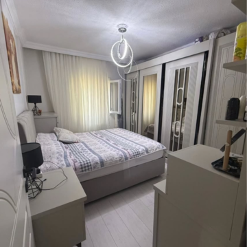 Bedroom in 5 BHK Villa at Andheri West – for Rent