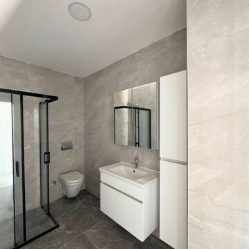 Bathroom in 5 BHK Villa at Andheri West – for Rent