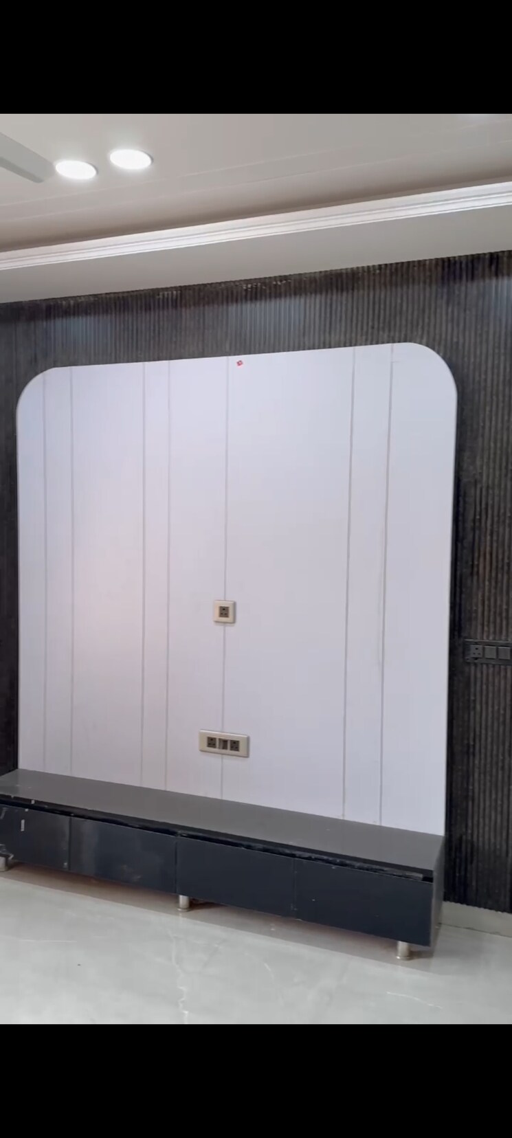 Room, sector 85 4 Bedroom 350 Sq.Yd. Builder Floor In Sector 85 Faridabad 8952282