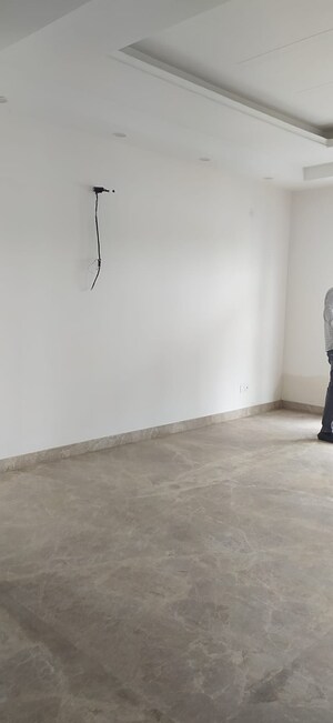 Room in 3 BHK Builder Floor at Sector 21d – for Sale