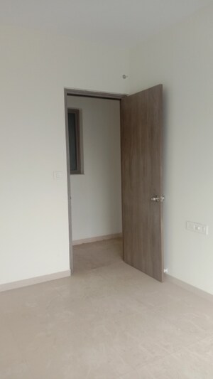 2 BHK Apartment For Sale in Kalpataru Immensa, Kolshet Road