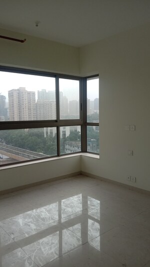 Room in 2 BHK Apartment at Kalpataru Immensa, Kolshet Road – for Sale