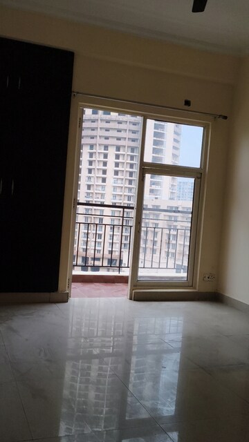 Room in 3 BHK Apartment at Gardenia Golf City, Sector 75 – for Sale