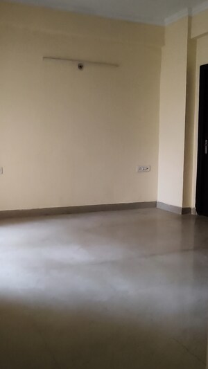 Room in 3 BHK Apartment at Gardenia Golf City, Sector 75 – for Sale
