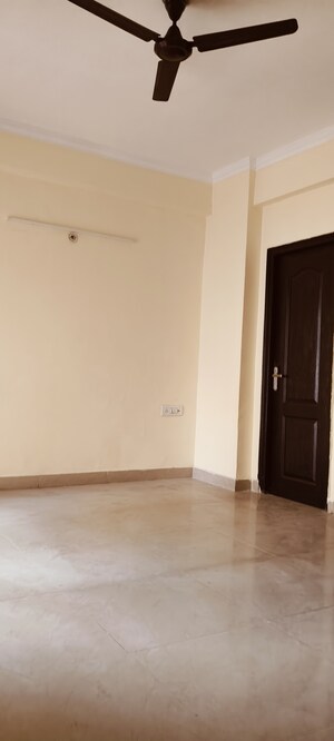 Room in 3 BHK Apartment at Gardenia Golf City, Sector 75 – for Sale