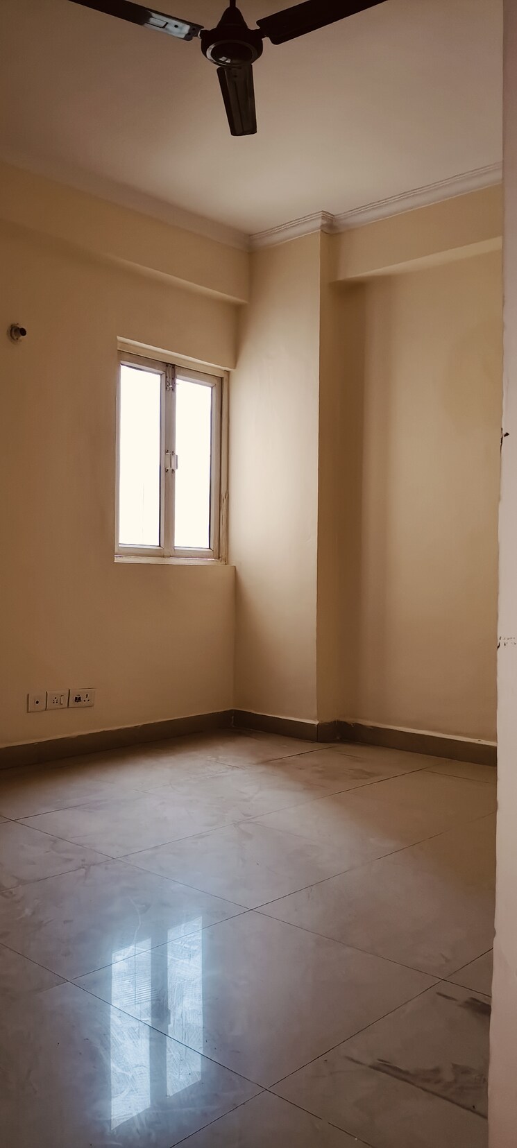 Room, gardenia-golf-city 3 Bedroom 1550 Sq.Ft. Apartment In Sector 75 Noida 8952391