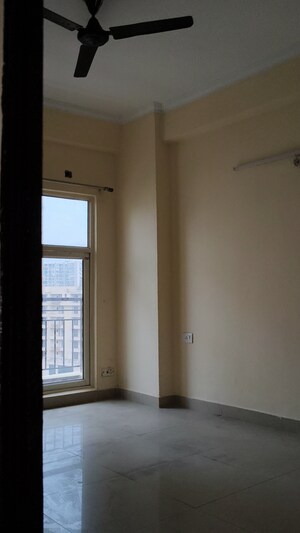 Room in 3 BHK Apartment at Gardenia Golf City, Sector 75 – for Sale