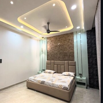 Bedroom in 5 BHK Villa at Andheri East – for Rent