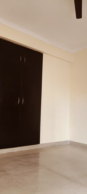 Room in 3 BHK Apartment at Gardenia Golf City, Sector 75 – for Sale