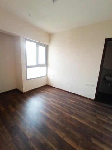 Room in 2 BHK Apartment at Piramal Vaikunth, Balkum Pada – for Sale