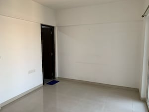 Room in 2 BHK Apartment at Piramal Vaikunth, Balkum Pada – for Sale