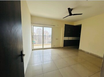 Room in 3 BHK Apartment at Panchsheel Greens II, Sector 16 Greater Noida – for Rent