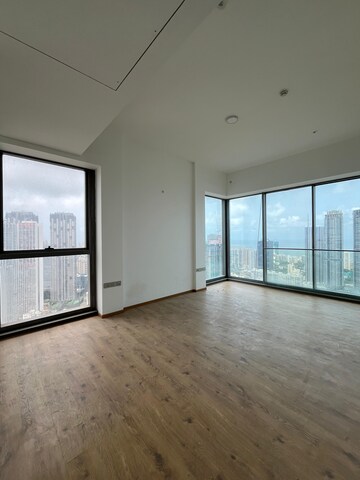 Room in 4 BHK Apartment at Rustomjee Crown, Prabhadevi – for Sale