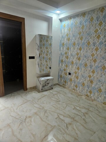 Furnished Amenities in 2 BHK Builder Floor at Jaipuria Heritage, Shahpur Bamheta – for Sale