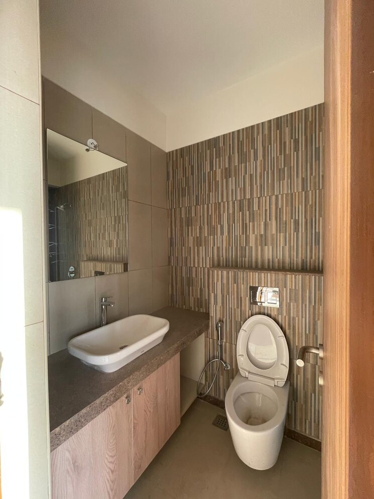 Bathroom, shapoorji-pallonji-vicinia 3 Bedroom 1015 Sq.Ft. Apartment In Powai Mumbai 8952570
