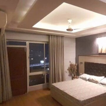 Bedroom in 5 BHK Villa at Andheri West – for Rent