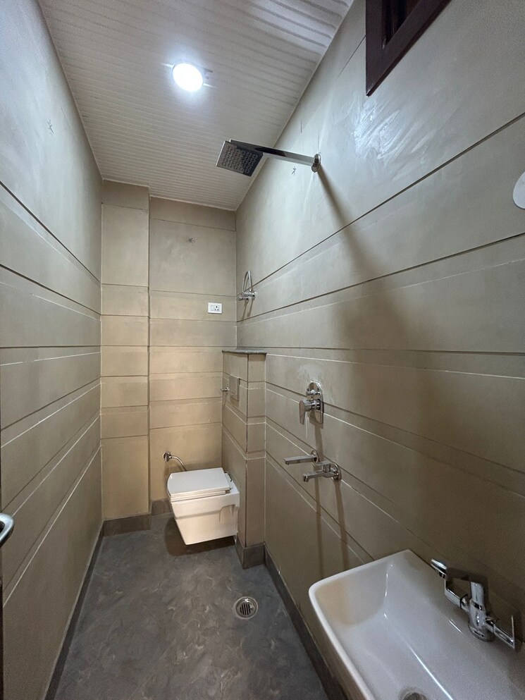 Bathroom, dwarka mor 2 Bedroom 535 Sq.Ft. Builder Floor In Dwarka Mor Delhi 8952564