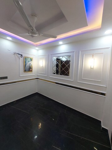 Room in 2.5 BHK Builder Floor at Uttam Nagar – for Rent
