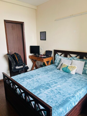 Bedroom in 4 BHK Apartment at DLF The Camellias, Sector 42 – for Rent