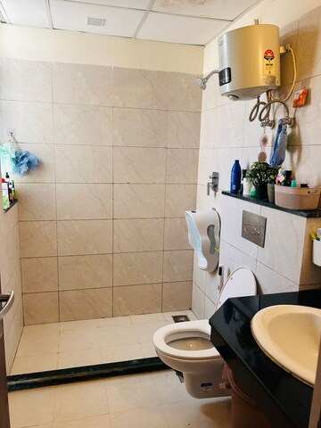 Bathroom in 4 BHK Apartment at DLF The Camellias, Sector 42 – for Rent
