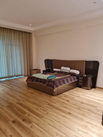 Bedroom in 4 BHK Apartment at DLF The Camellias, Sector 42 – for Rent