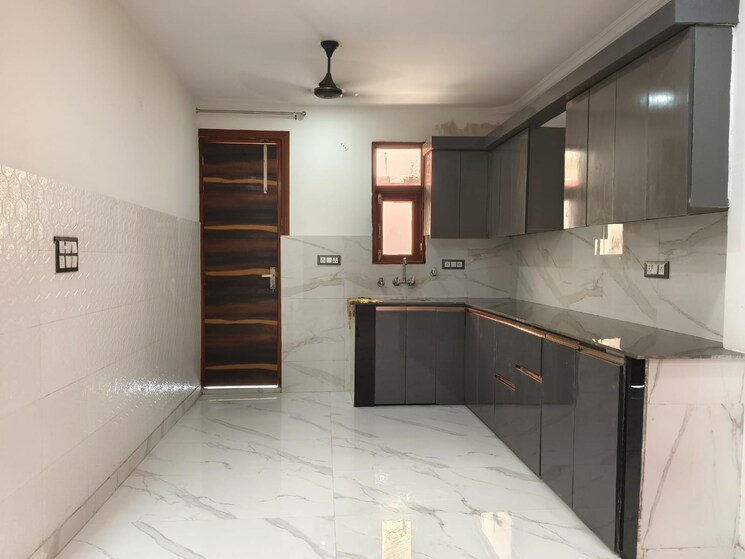 Kitchen, uttam nagar 3.5 Bedroom 100 Sq.Yd. Builder Floor In Uttam Nagar Delhi 8952715