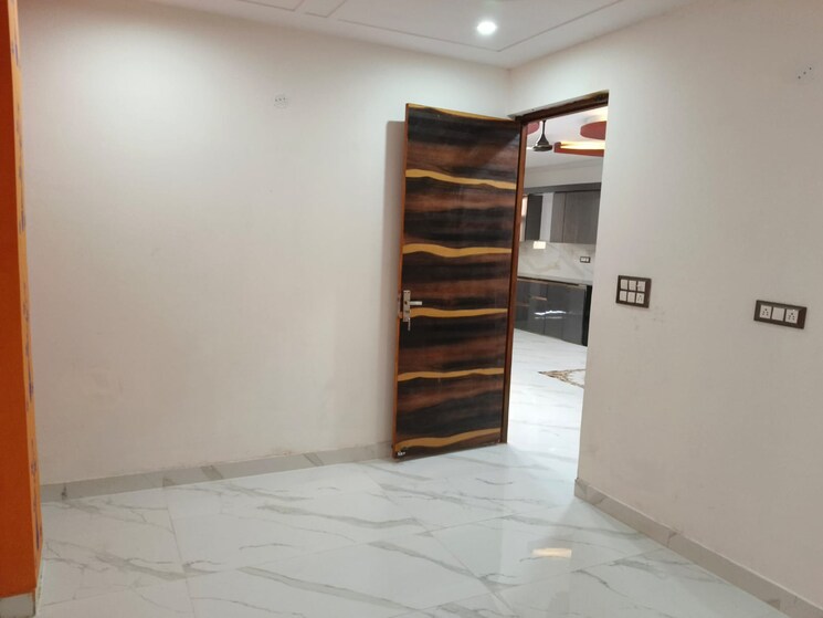Room, uttam nagar 3.5 Bedroom 100 Sq.Yd. Builder Floor In Uttam Nagar Delhi 8952715