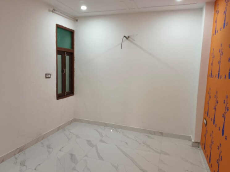 Room, uttam nagar 3.5 Bedroom 100 Sq.Yd. Builder Floor In Uttam Nagar Delhi 8952715