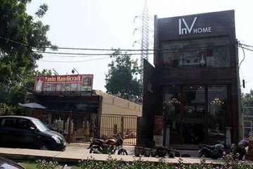  Showroom For Rent in Sultanpur