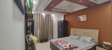 Bedroom in 2 BHK Builder Floor at DLF Green Avenue, Dlf Phase iv – for Rent