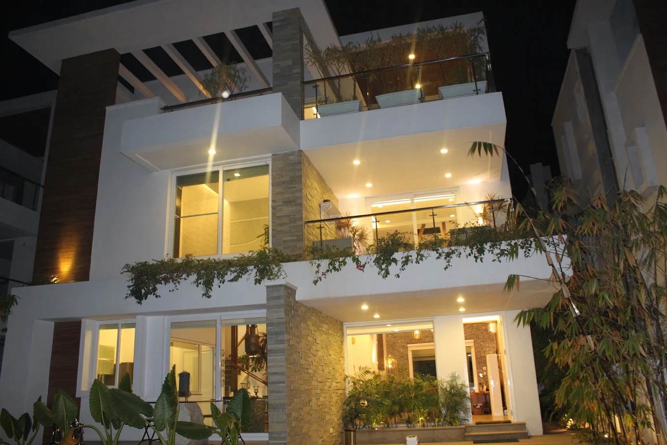 4 BHK + Pooja Room Villa For Rent in Babukhan Lakefront