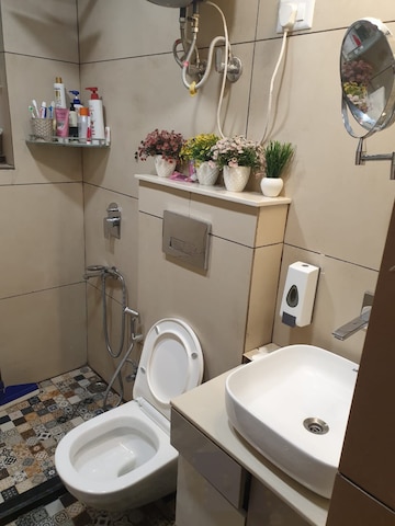 Team Area in 2 BHK Apartment at Maple Heights, Sector 43 – for Sale