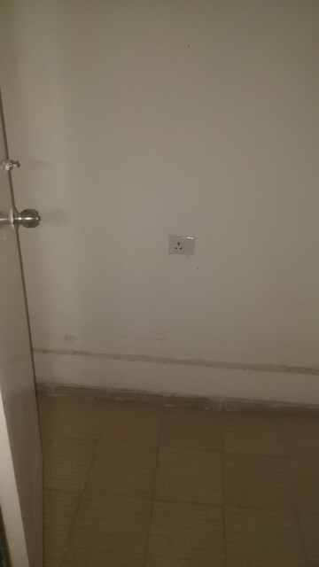 Room in 2 BHK Apartment at Indiabulls Greens, New Panvel – for Rent