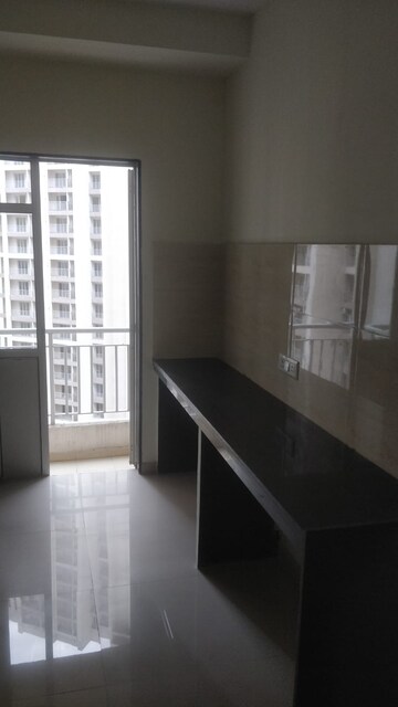 Room in 2 BHK Apartment at Indiabulls Greens, New Panvel – for Rent