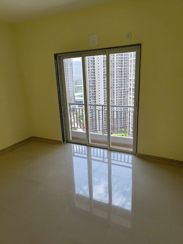 Room in 2 BHK Apartment at Indiabulls Greens, New Panvel – for Rent