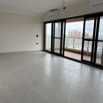 Room in 4 BHK Apartment at Windsor Grande Residences, Prakash Nagar – for Rent