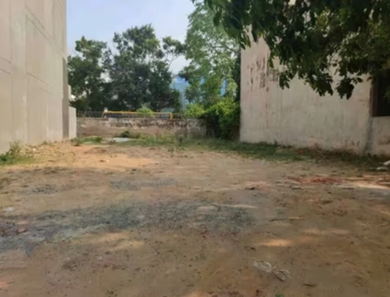 undefined, dlf-city-phase-v  270 Sq.Yd. Plot In Dlf Phase V Gurgaon 8952900