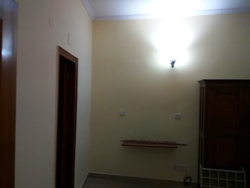 Room in 3 BHK Builder Floor at Jangpura – for Rent
