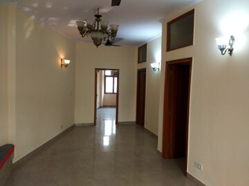 Room in 3 BHK Builder Floor at Jangpura – for Rent