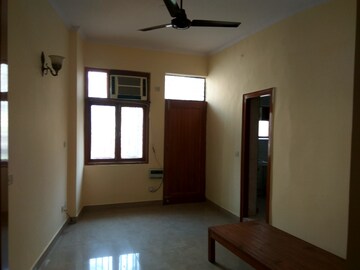 Room in 3 BHK Builder Floor at Jangpura – for Rent