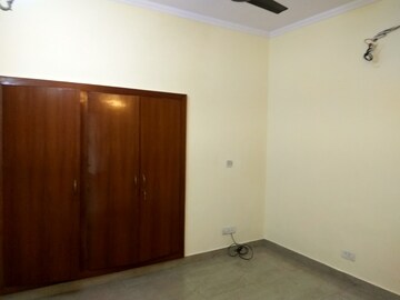 Room in 3 BHK Builder Floor at Jangpura – for Rent