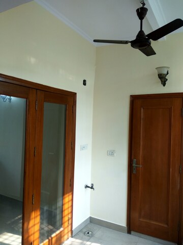 Furnished Amenities in 3 BHK Builder Floor at Jangpura – for Rent