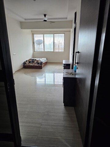 2 BHK Apartment For Sale in Lodha Luxuria, Majiwada