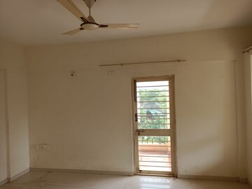 Room in 3.5 BHK Apartment at Nyati Equatorial, Bavdhan – for Rent