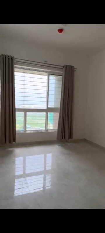 Room in 2 BHK Apartment at Lodha Amara, Kolshet Road – for Sale